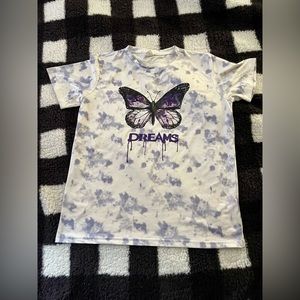 NWT SHEIN lavender & white tie dye butterfly “DREAMS” graphic tee ! 🦋💜🤍